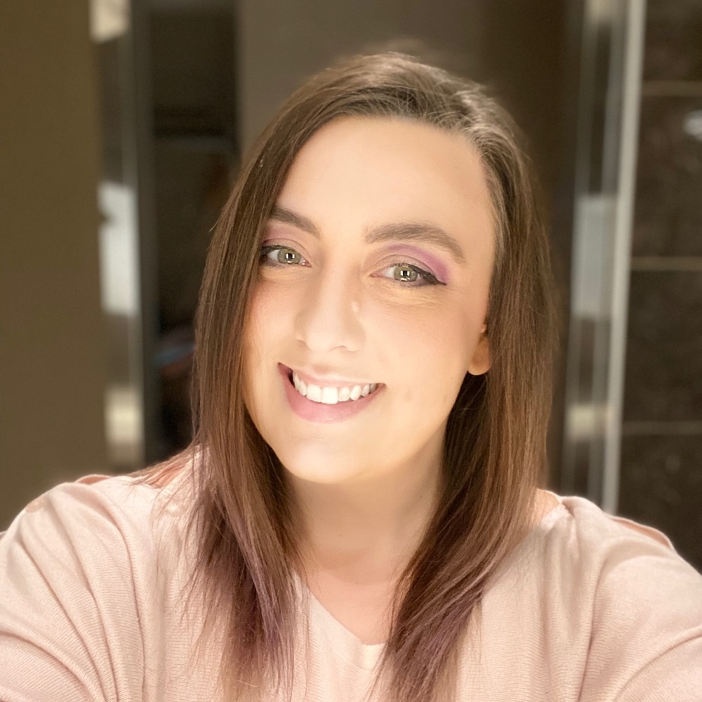 Meet your Posher, Deeangela
